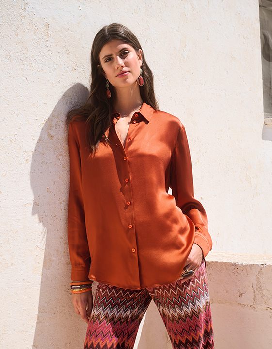 Damesblouses voor elk figuur: de overhemdbblouse
