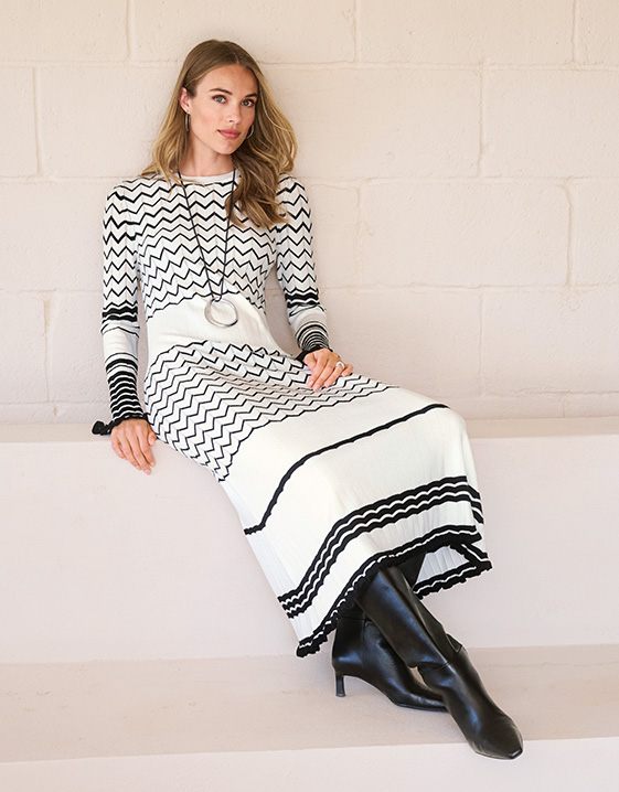 zwart en wit combineren: Motieven-mix-outfit