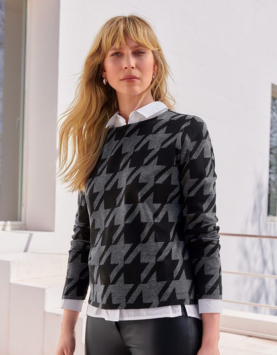 zwart en wit combineren: Motieven-mix-outfit